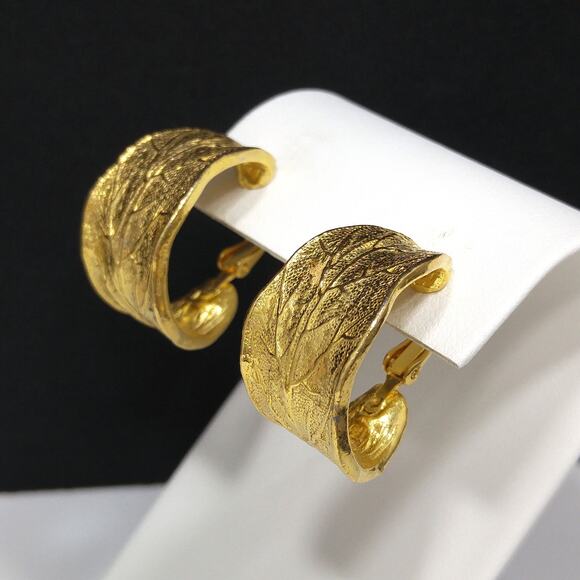 Vintage Goldette Gold Leaf Hoop Earrings 1960s Clip Screw Back Signed - Picture 6 of 10